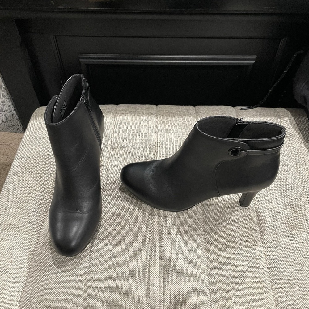 Clarks Women's Adriel Lily Boot Size 10 High Heel Black Leather Dress Bootie